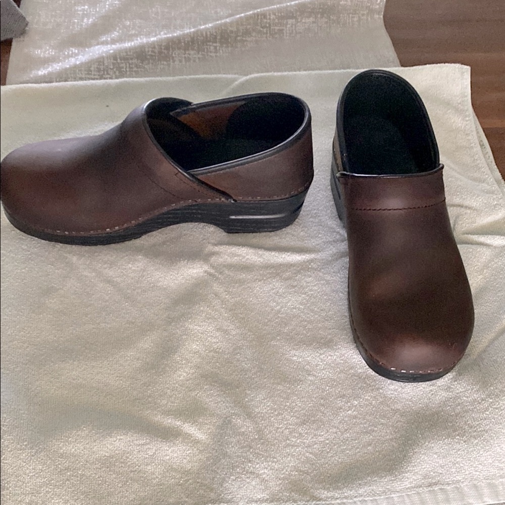 DANSKO PROFESSIONAL CLOGS  Color:Antique Brown Black   Leather Clogs Size: EU 40
